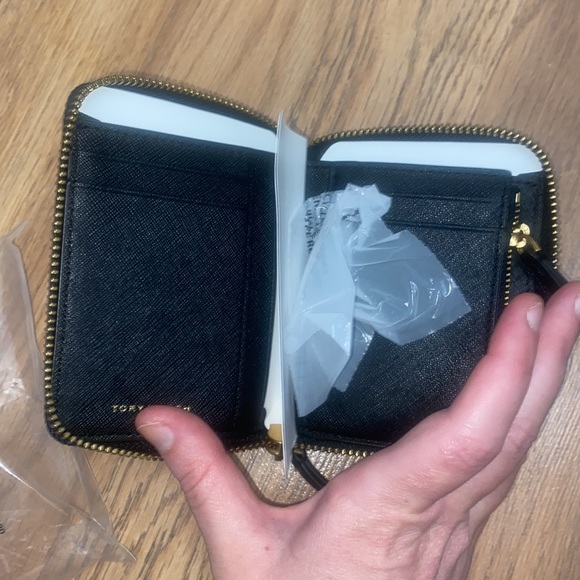 Tory Burch Black Leather Wallet - Brand new never used - Picture 3 of 6